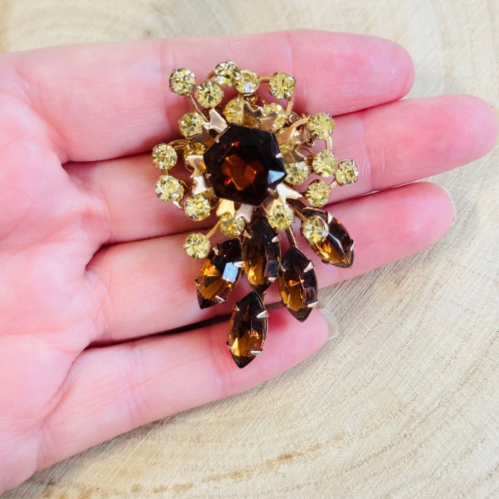 VTG Cathe Signed Flower pin Brooch Jeweled Crystal rhinestone Bouquet rare gold‎